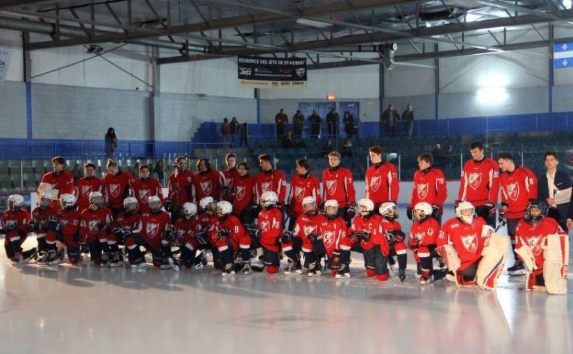 Dimanche a eu lieu la présentation officielle des équipes de hockey du Collège Français